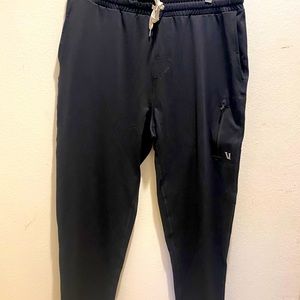 Vuori Mens Sunday jogger NWT